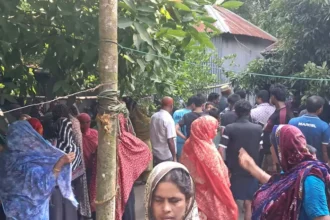 নিজ বাড়িতে চা-দোকানিকে গলা কেটে হত্যা