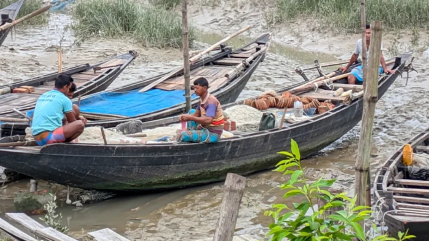 সুন্দরবনে যেতে জেলেদের ‘ভয়’, দস্যুদের চাঁদার আতঙ্ক