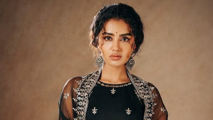 দুই বছরের সম্পর্কে মানসিক ও শারীরিক নির্যাতনের কথা জানালেন অনুপমা