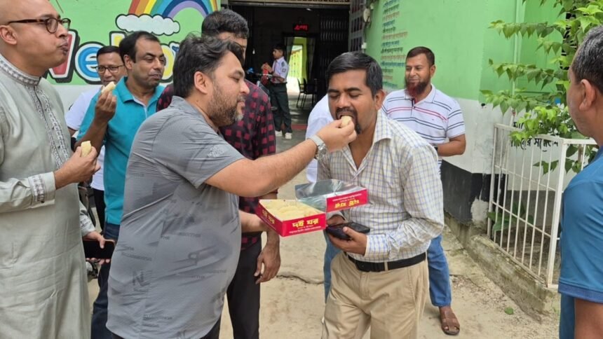 মির্জা ফখরুলের রাষ্ট্রপতি মনোনয়নের খবরে ঠাকুরগাঁওয়ে নেতাকর্মীদের মিষ্টি বিতরণ