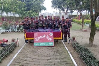 ঠাকুরগাঁও সীমান্তে ২৫৩ বোতল ফেন্সিবিল ও ১৪৪ বোতল এস্কাফ সিরাপ উদ্ধার