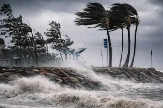 দেশের সাত অঞ্চলে ঝড়ের আভাস, নদীবন্দরে ১ নম্বর সতর্ক সংকেত