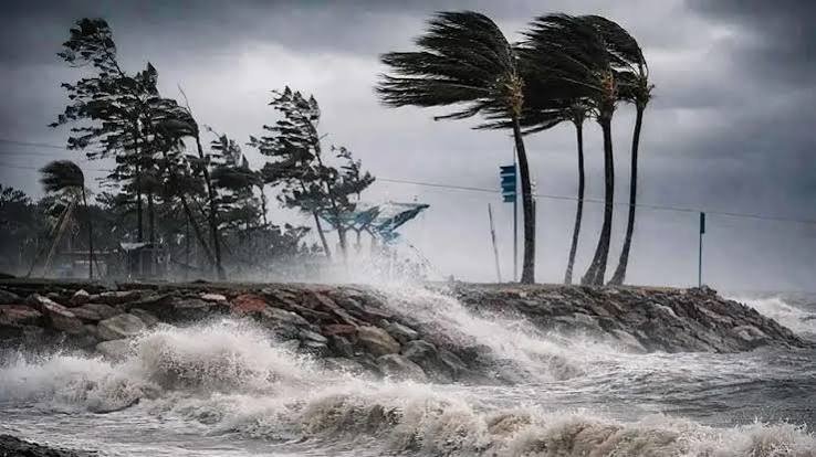 দেশের সাত অঞ্চলে ঝড়ের আভাস, নদীবন্দরে ১ নম্বর সতর্ক সংকেত