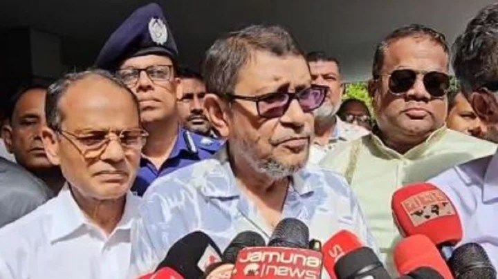সরকারি হাসপাতালের সামনে ক্লিনিকের অনুমোদন বন্ধ: স্বাস্থ্যমন্ত্রী