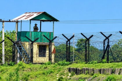 বিএসএফের গুলিতে পীরগঞ্জ সীমান্তে বাংলাদেশি নিহত, আটক ২