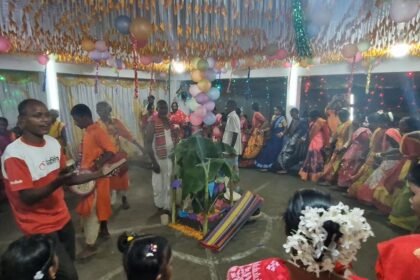 ঠাকুরগাঁওয়ে নাচ-গান আর আনন্দে ওরাঁওদের কারাম উৎসব