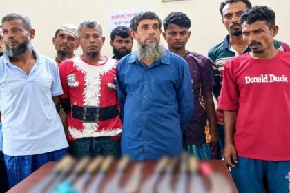 অস্ত্র নিয়ে আদালতে হাজিরা দিতে এসে আটক ১১