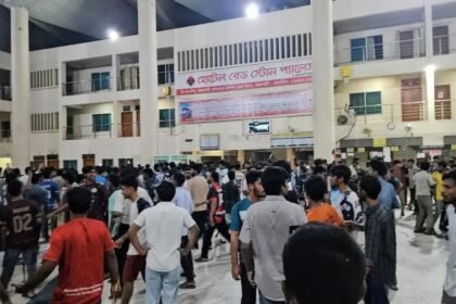 রাবি শিক্ষার্থীকে মারধরের অভিযোগে স্টেশন ঘেরাও