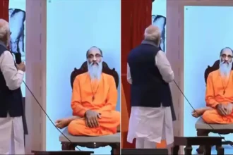 ১৯৯৩ সালে মারা যাওয়া চিন্ময়ানন্দের এআই অ্যাভাটারের কাছে আশীর্বাদ চাইলেন মোদি