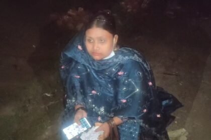 বিয়ের দাবিতে ঠাকুরগাঁওয়ে তরুণীর অনশন