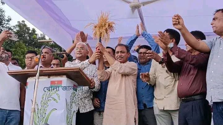 ভূল্লী উপজেলায় বিএনপির ধানের শীষের নির্বাচনী জনসভায় হাজারো মানুষের জনসমুদ্র সৃষ্টি হয়েছে