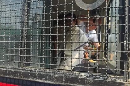 দিল্লিতে বিক্ষোভের সময় আটক মমতা ব্যানার্জি