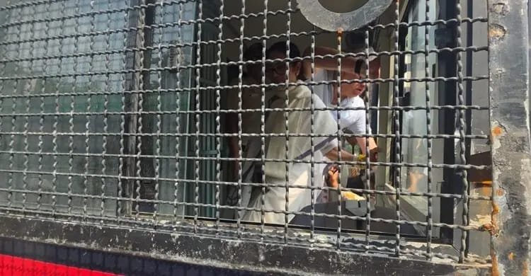 দিল্লিতে বিক্ষোভের সময় আটক মমতা ব্যানার্জি